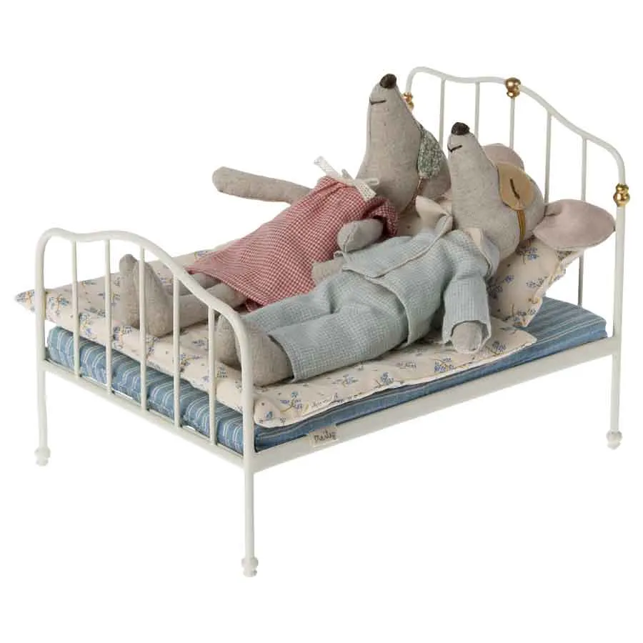 2022 Maileg Mum and Dad Mouse Off-White Bed