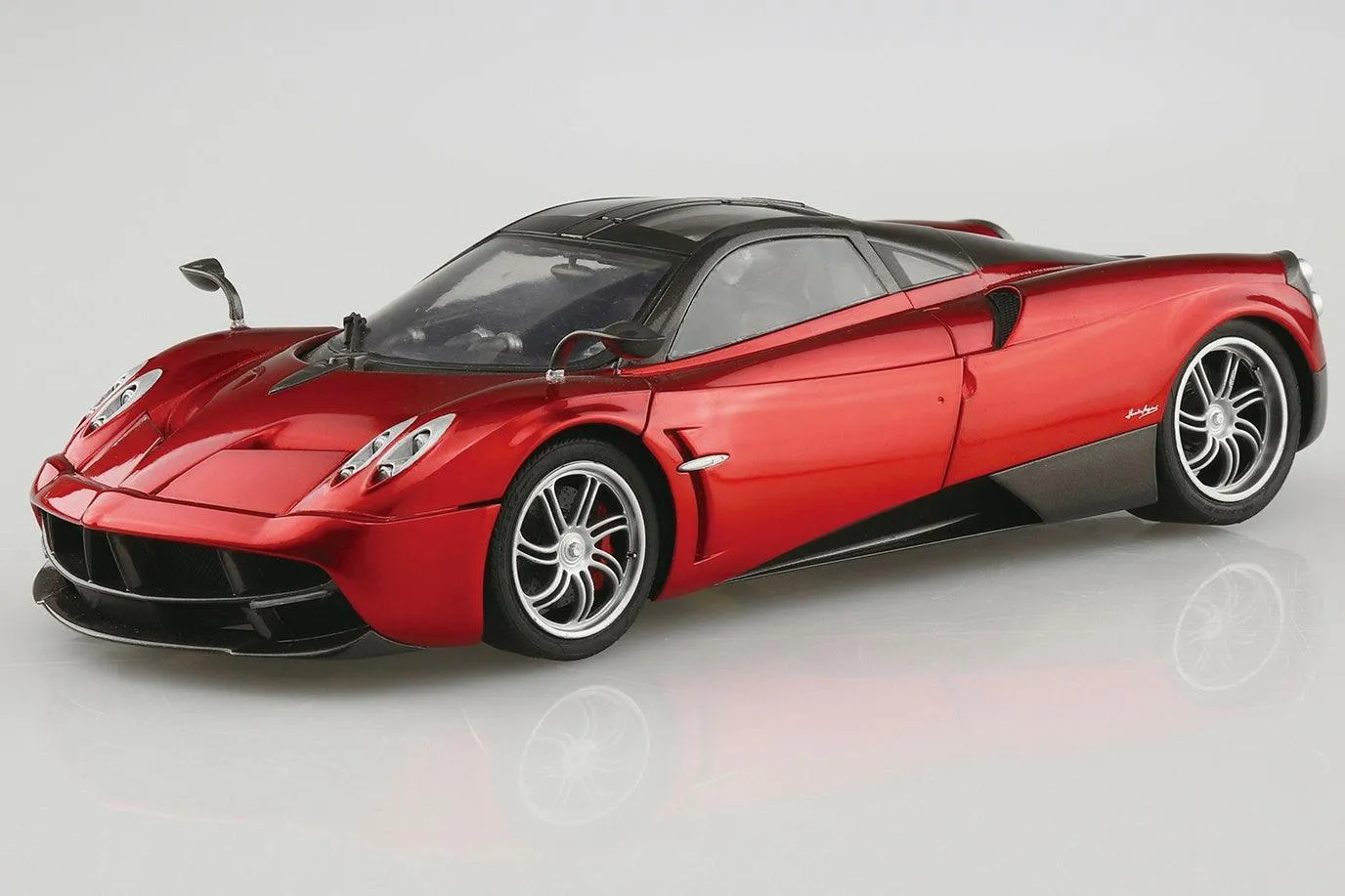 Aoshima 02 2012 Pagani Huayra 1/24 Model Kit