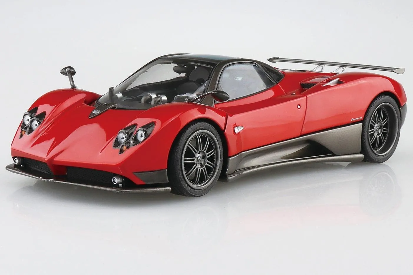 Aoshima 19 2005 Pagani Zonda F 1/24 Model Kit