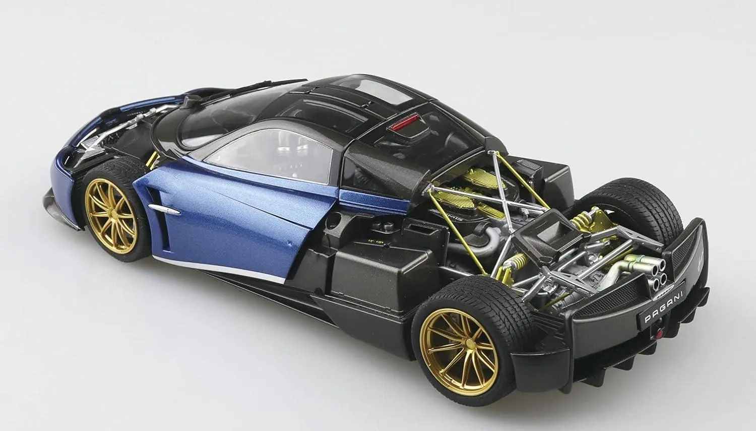 Aoshima 2016 Pagani Huayra Pacchetto Tempesta 1/24 Model Kit