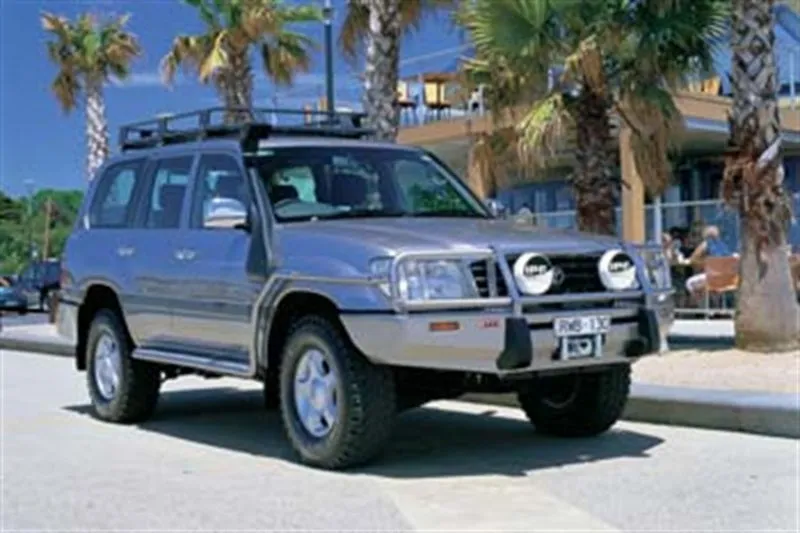 ARB Deluxe Steel Bull Bar | 1998-2002 Toyota Land Cruiser