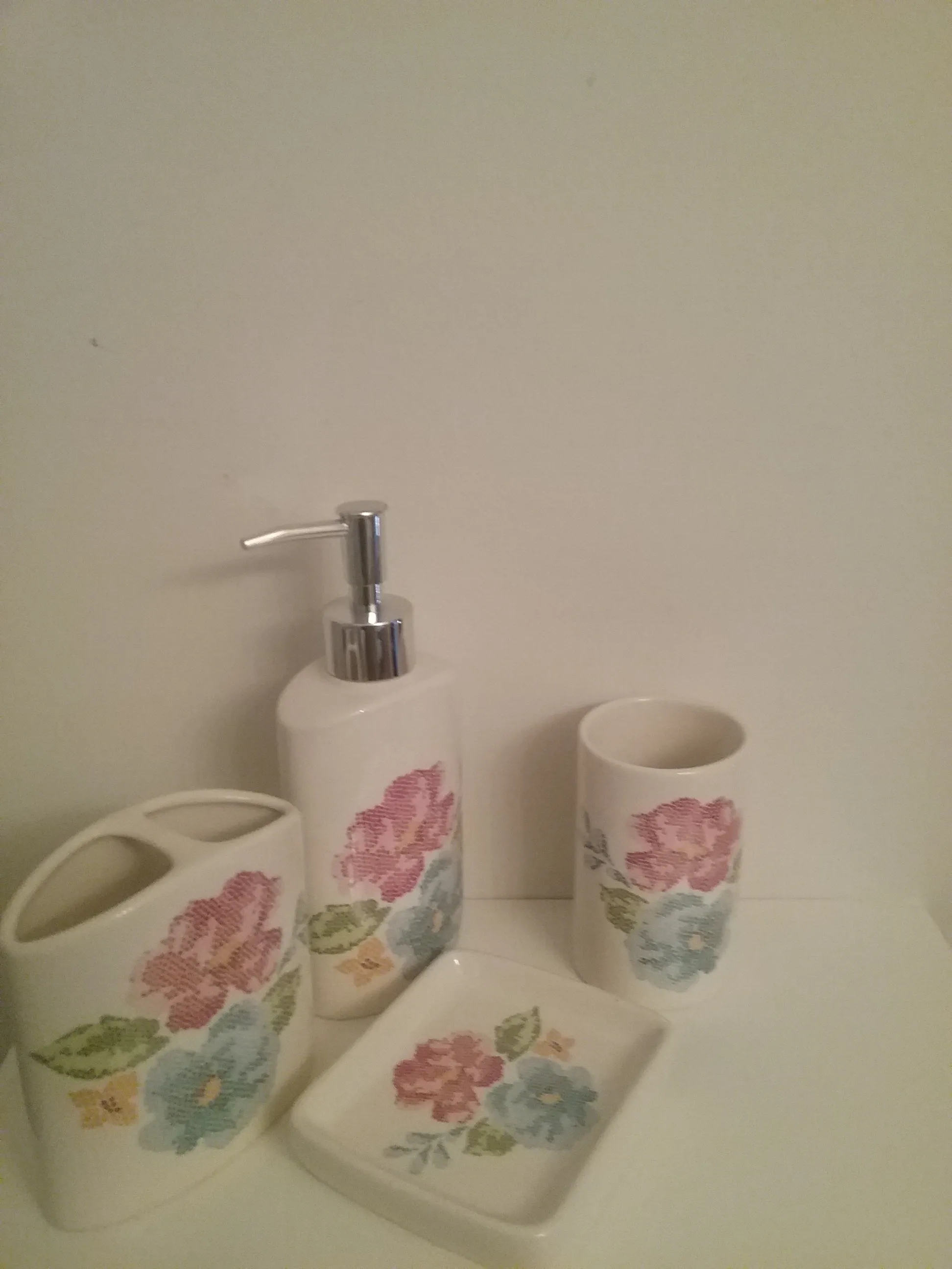 Flower Bathroom Accessory Set