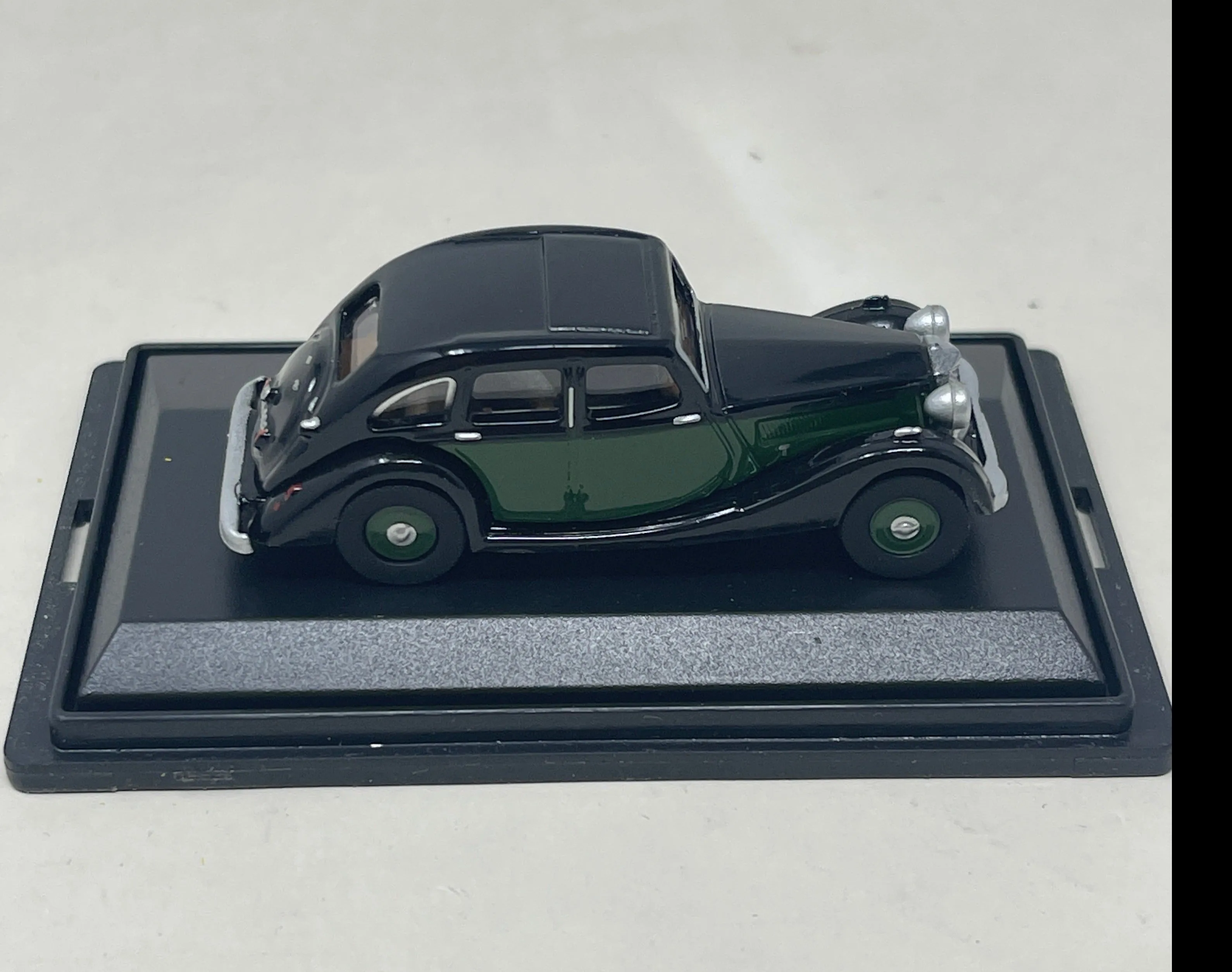 Oxford Automobile  1/76 scale car