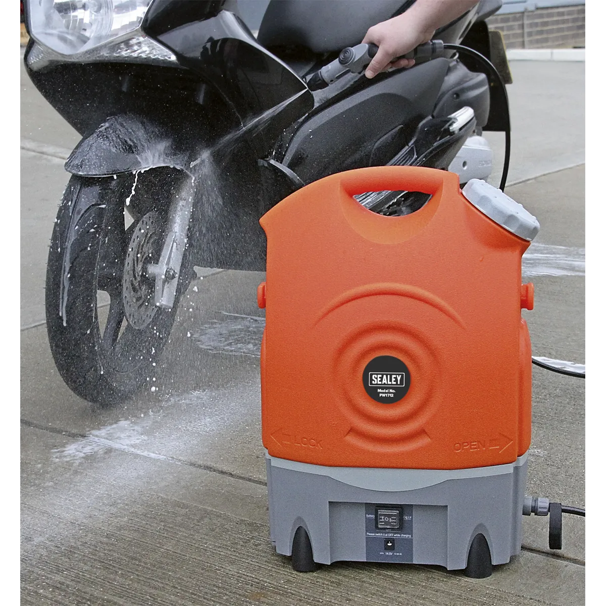 Pressure Washer 12V Rechargeable